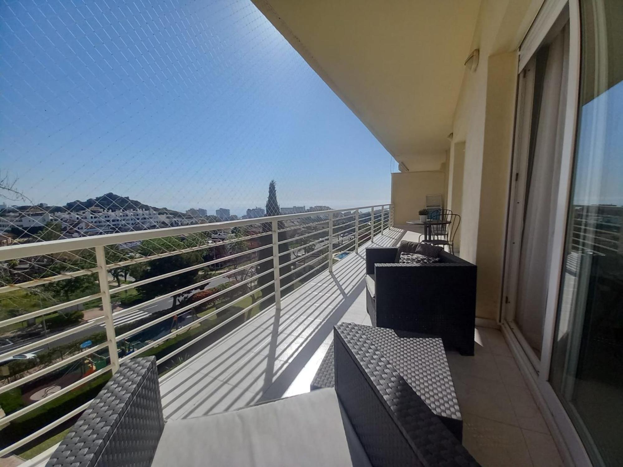 Amplio, Luminoso Y Moderno Apartamento Con Amplia Terraza Y Hermosas Vistas En Exclusiva Urbanizacion Benalmádena Exterior foto